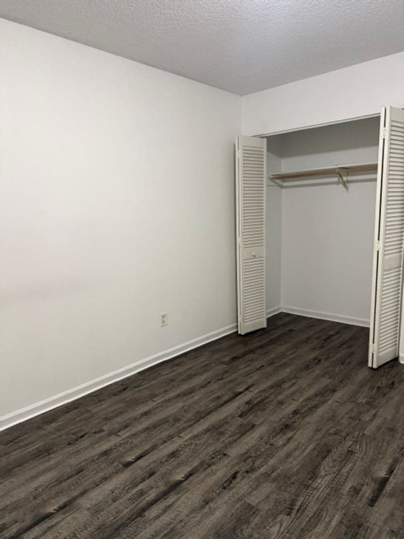 Jacksonville Apartment: 203 Valencia Drive