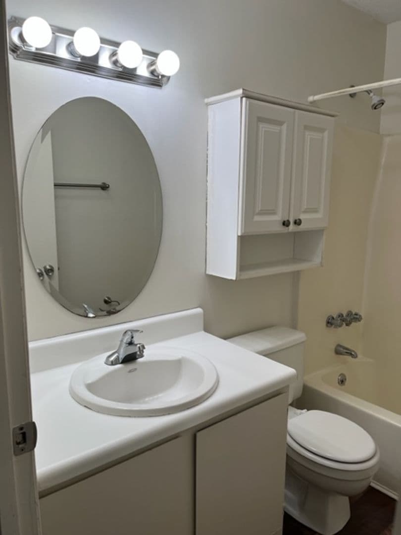 Jacksonville Apartment: 203 Valencia Drive