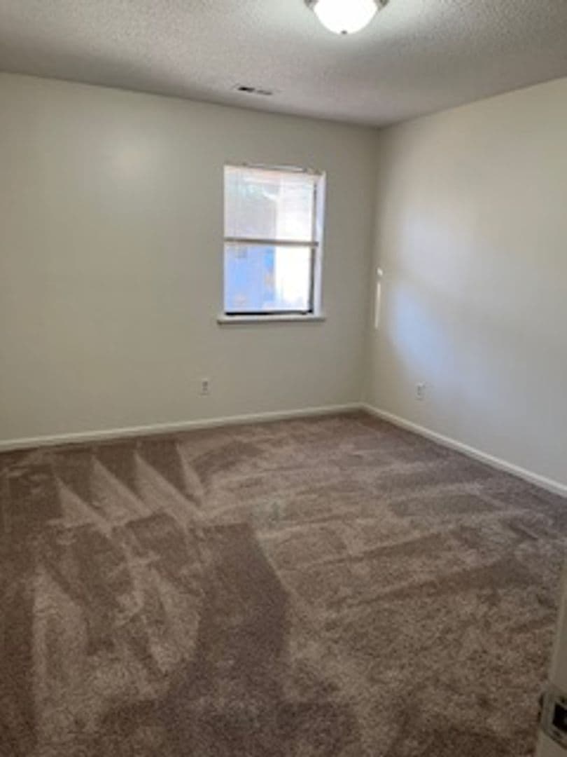 Jacksonville Apartment: 203 Valencia Drive