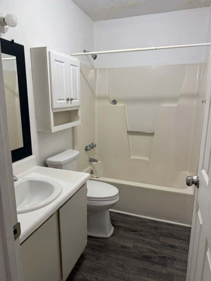 Jacksonville Apartment: 203 Valencia Drive