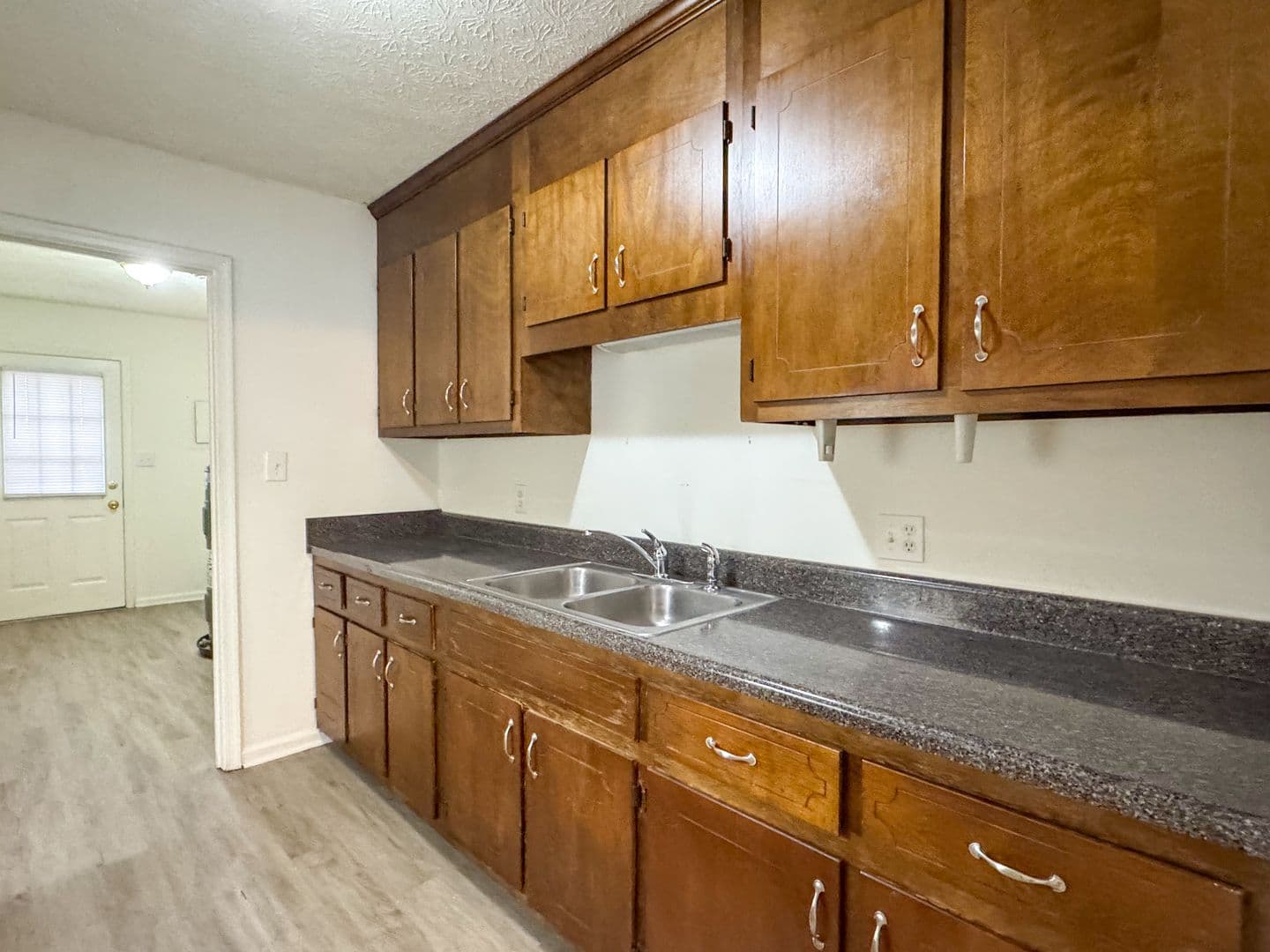 S. Chesterfield House: 20805 A Shaker Dr
