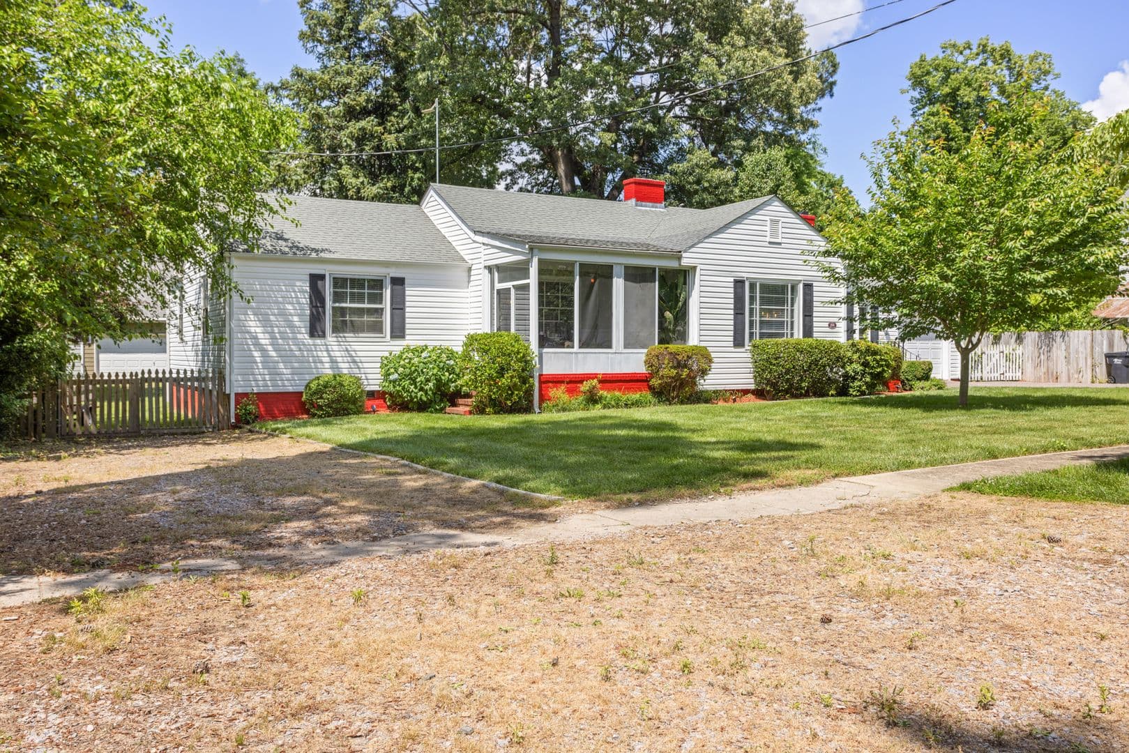 Colonial Heights House: 208 Marvin Ave