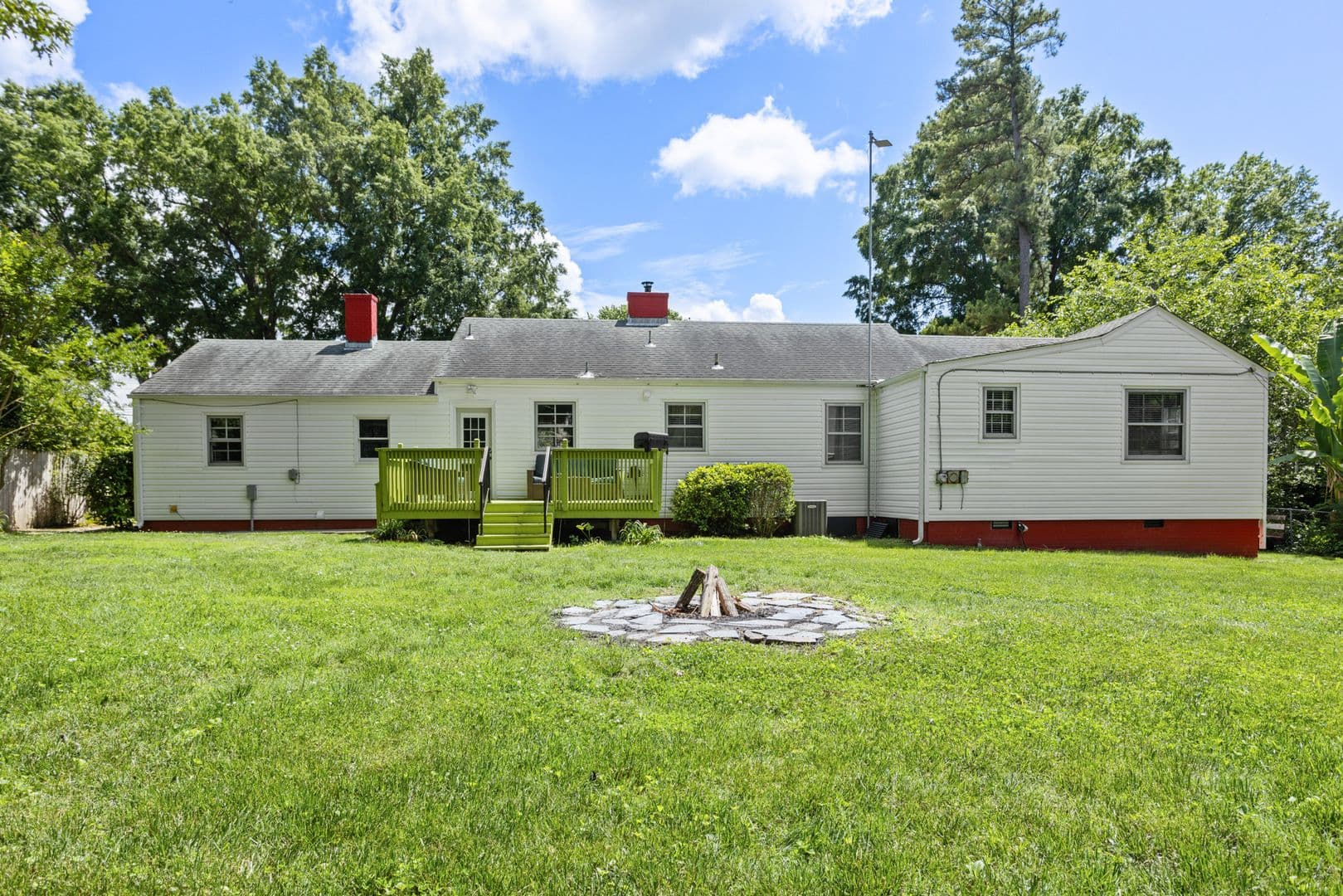 Colonial Heights House: 208 Marvin Ave