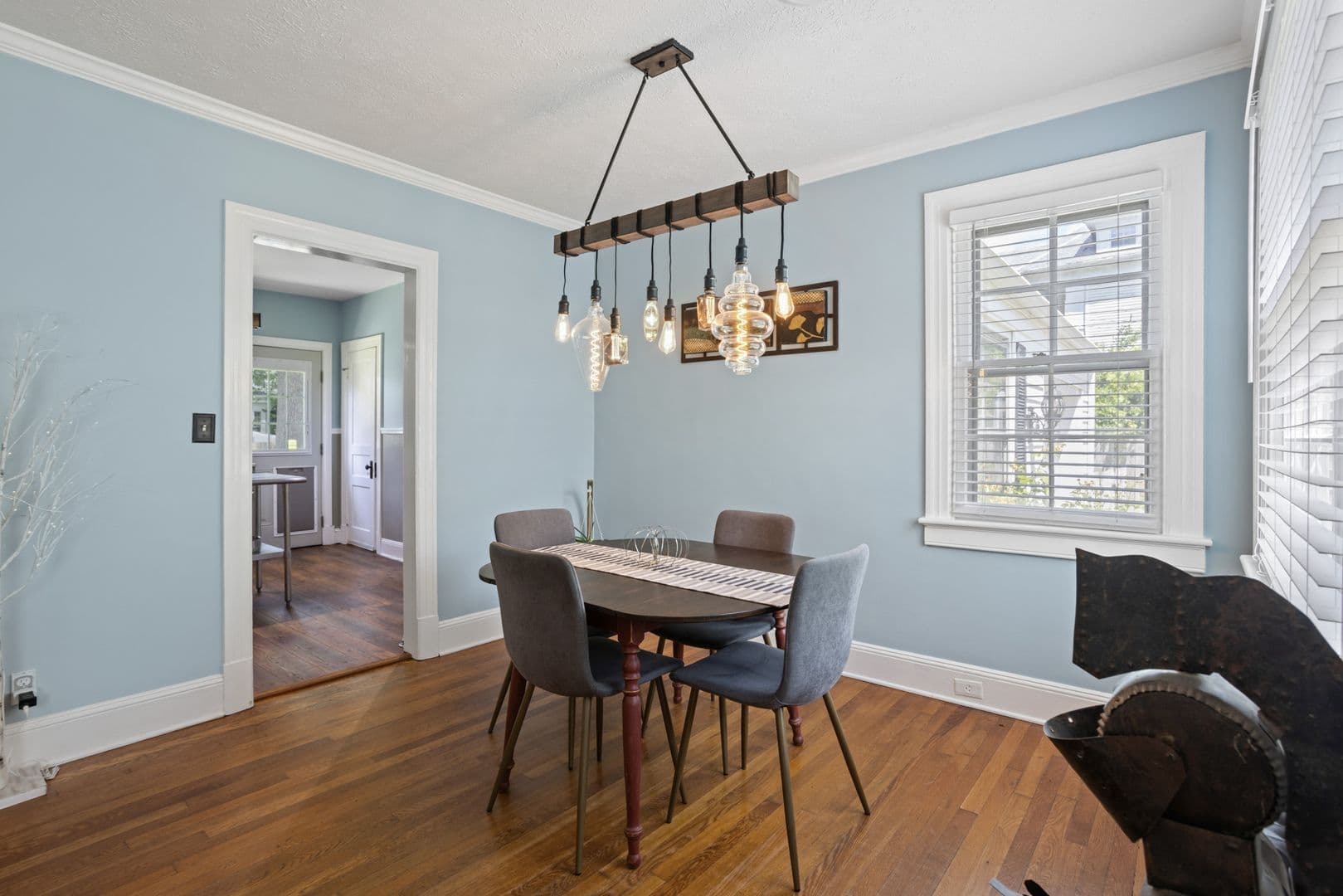 Colonial Heights House: 208 Marvin Ave