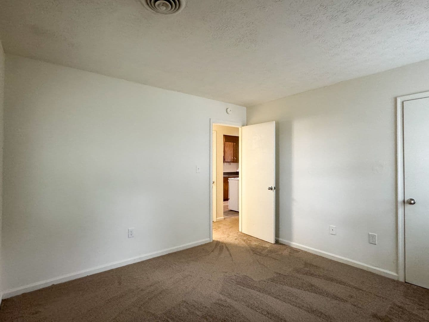 S. Chesterfield House: 20805 A Shaker Dr