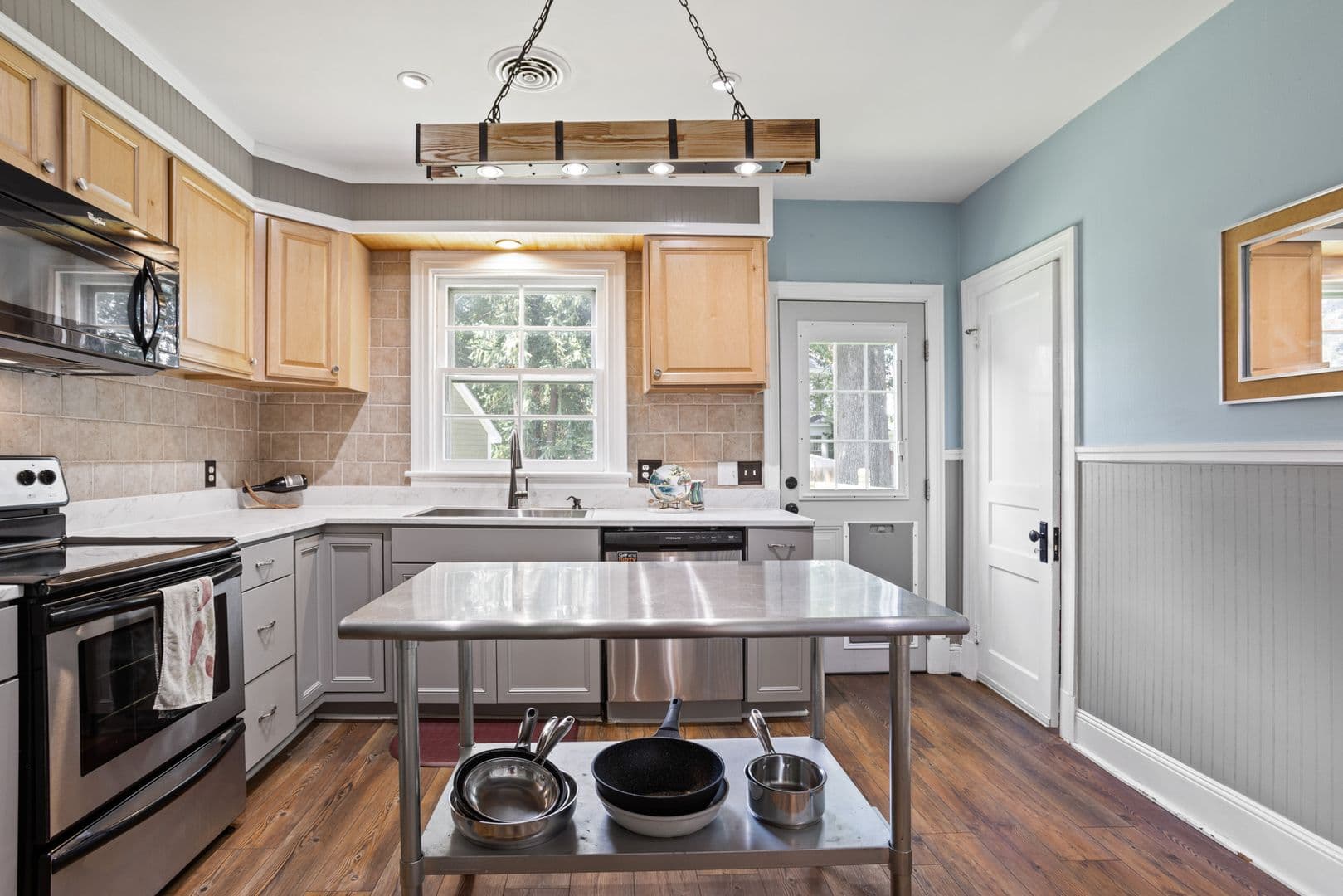 Colonial Heights House: 208 Marvin Ave