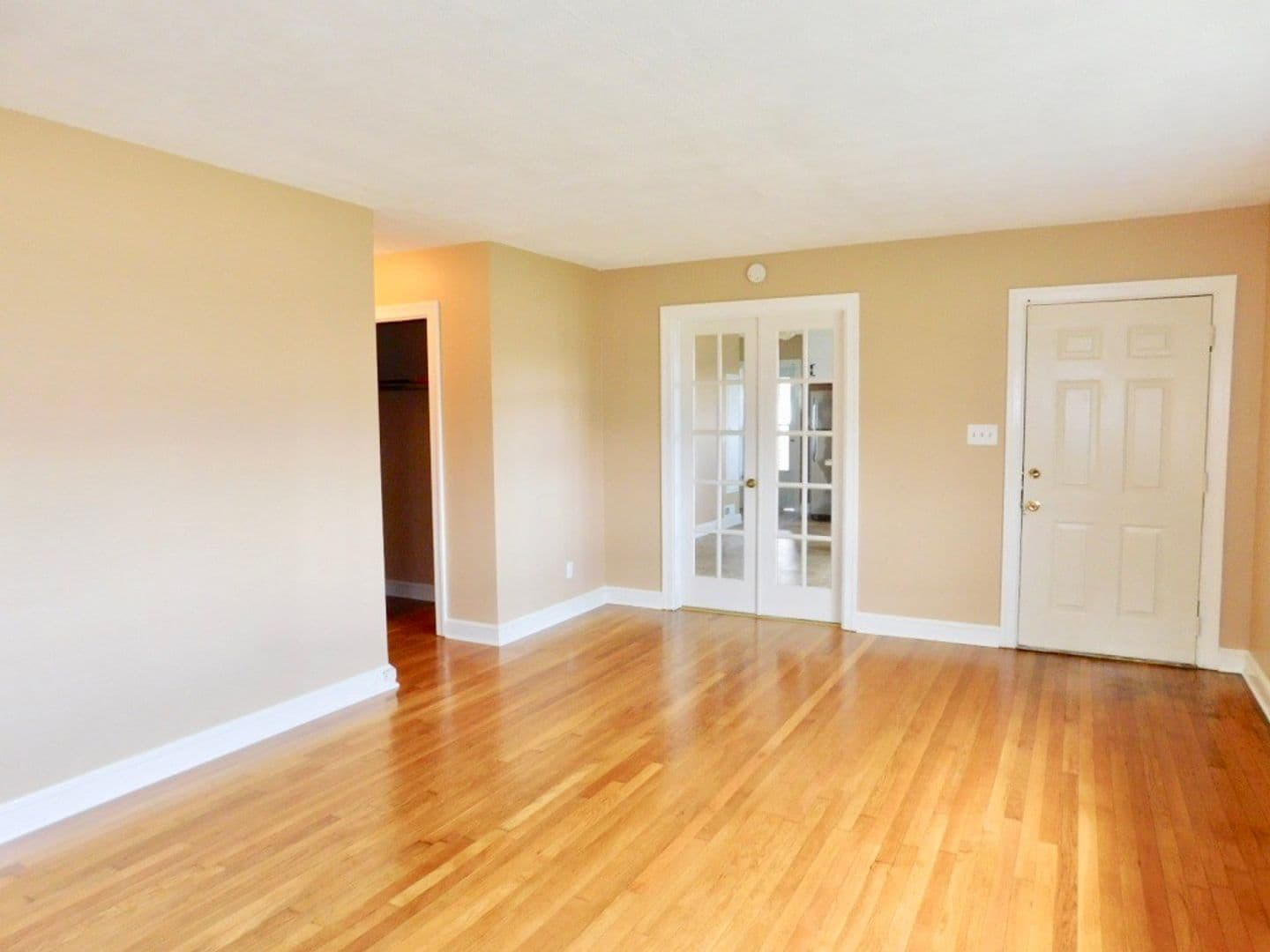 S. Chesterfield House: 3300 E. River Road