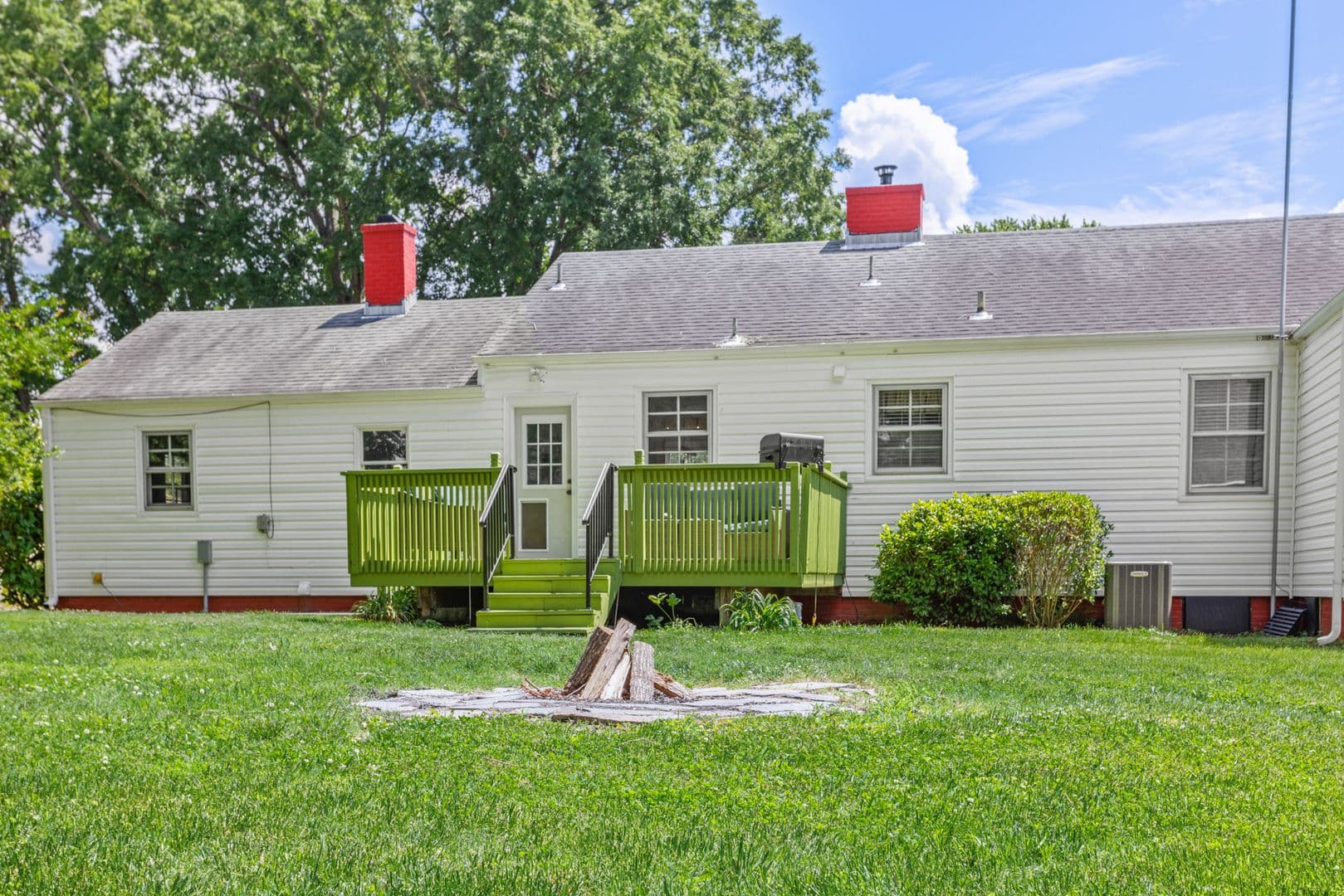 Colonial Heights House: 208 Marvin Ave