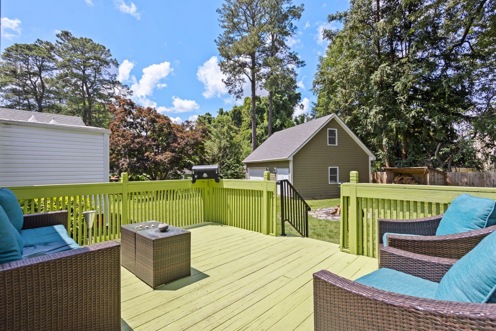 Colonial Heights House: 208 Marvin Ave