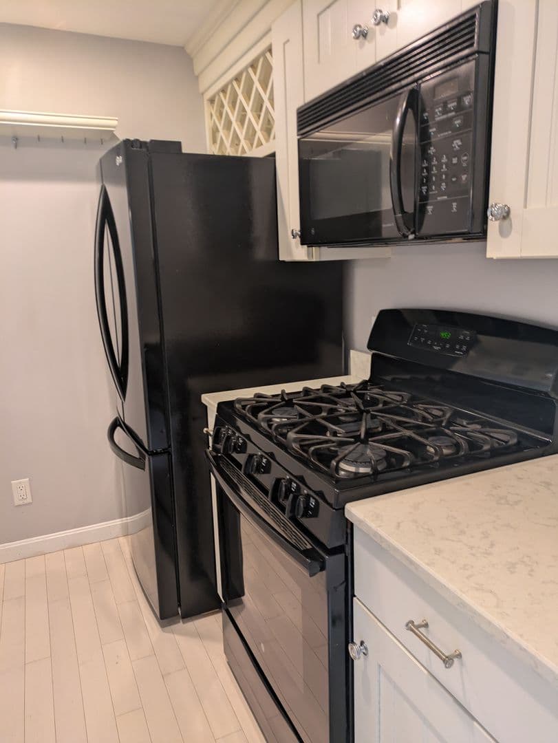 Stratham Condo: 56 Glengarry Dr