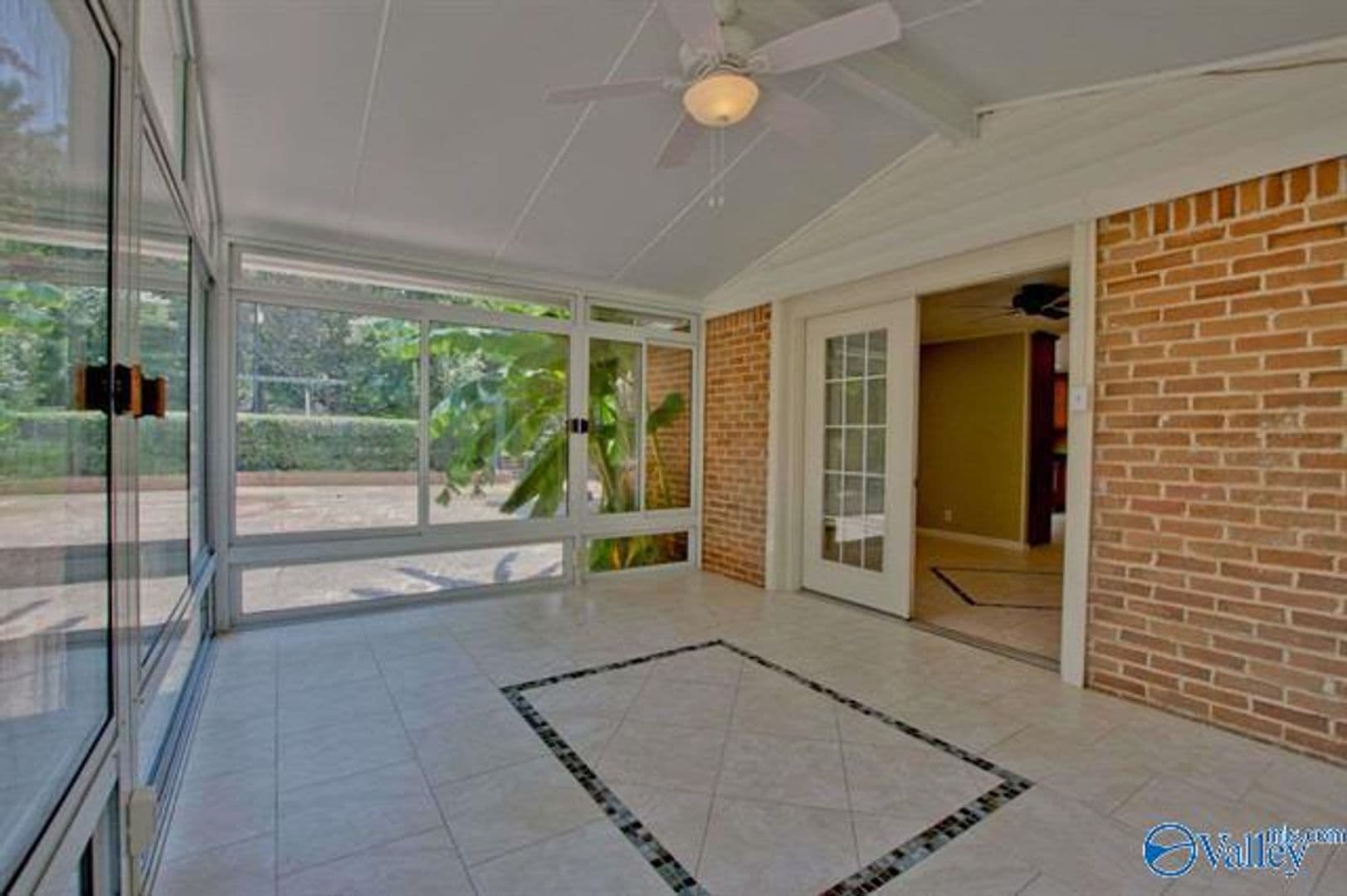 Huntsville House: 5619 Alta Dena