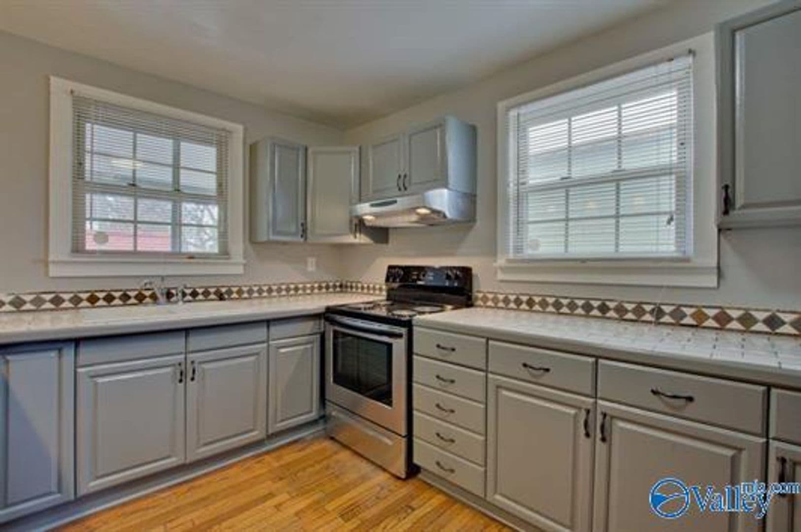 Huntsville House: 3516 Triana Blvd
