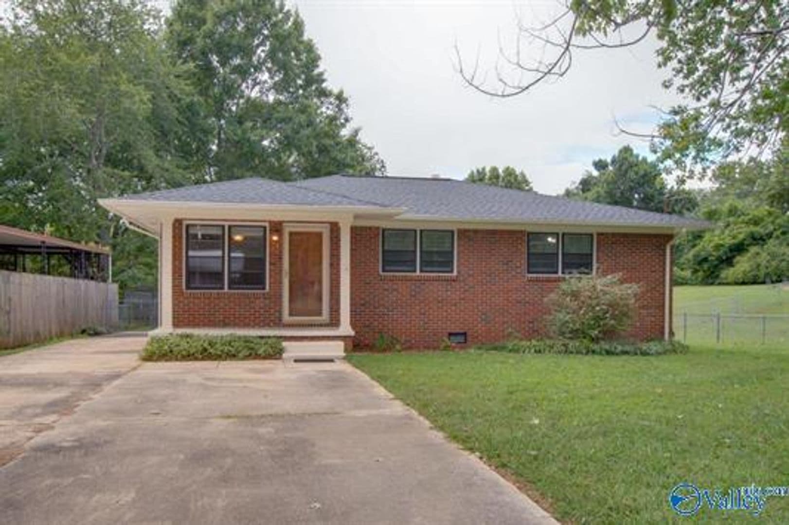 Huntsville House: 2005 Rodgers Drive