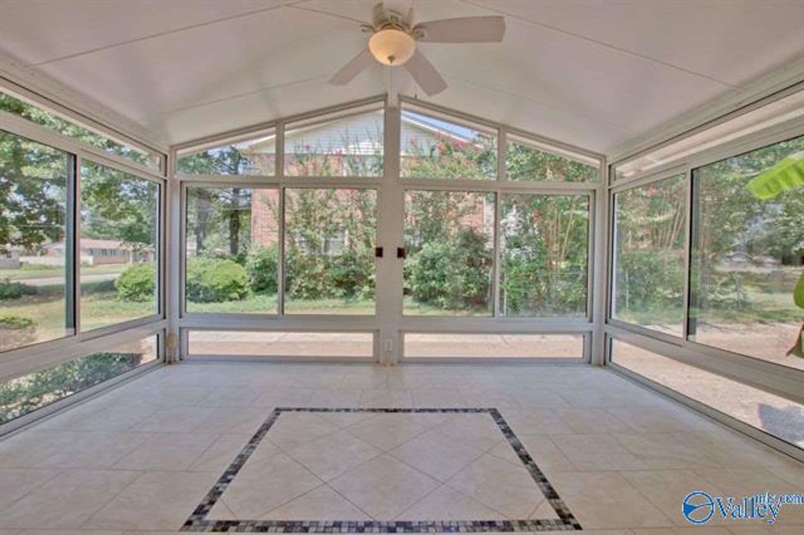 Huntsville House: 5619 Alta Dena