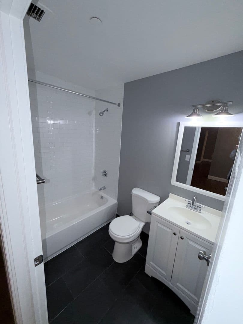 Springfield Apartment: 122 Chestnut Street