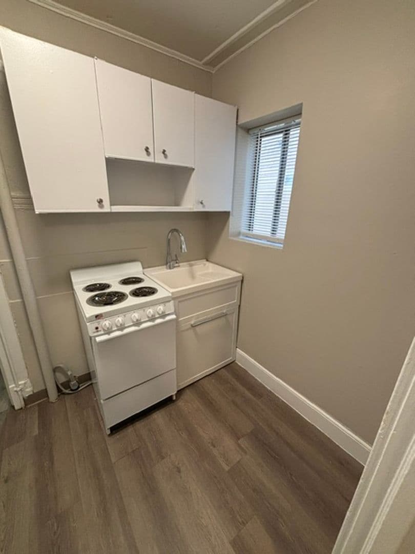 Springfield Apartment: 428-430 Belmont Ave / 39-43 Kenwood Ter