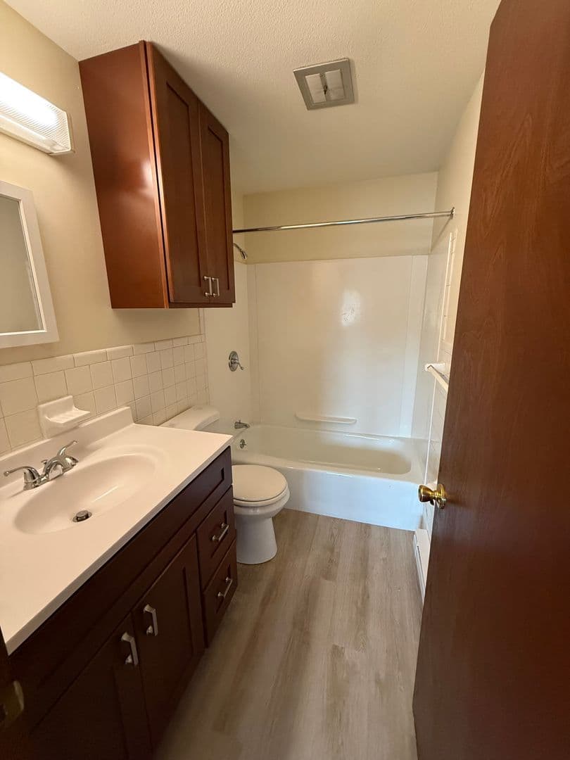 Agawam Apartment: 643 Suffield St