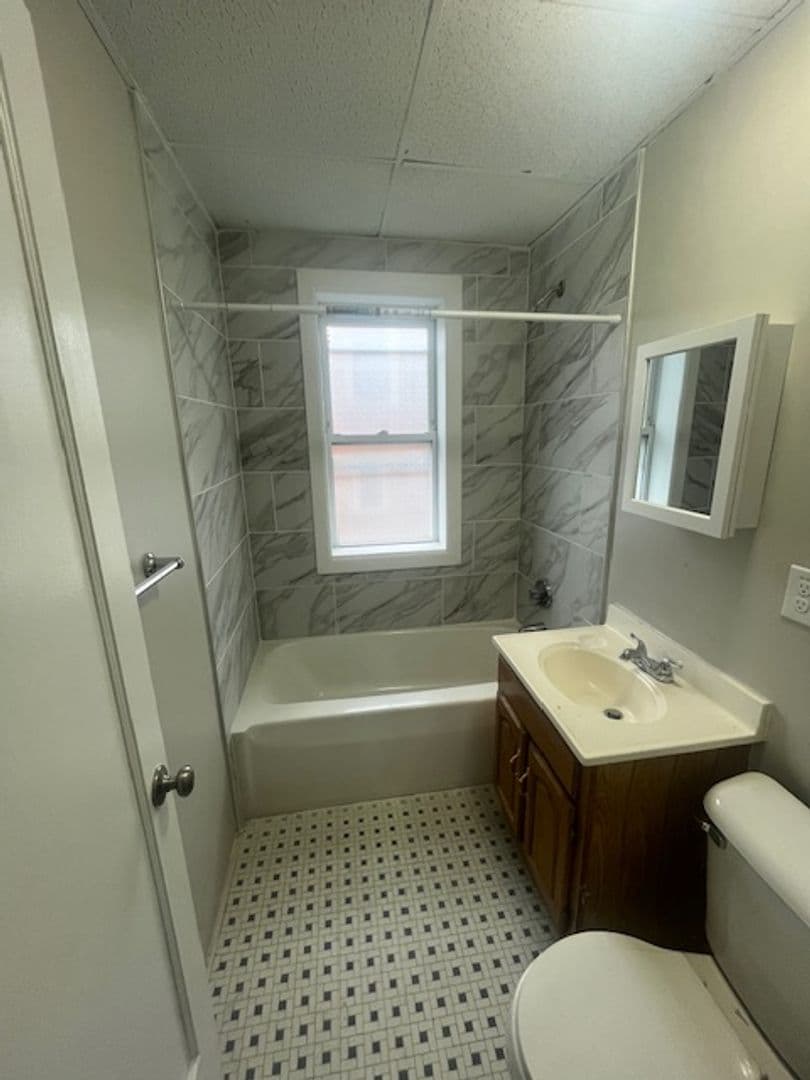 Springfield Apartment: 230 Fort Pleasant Ave / 62 Warner Street