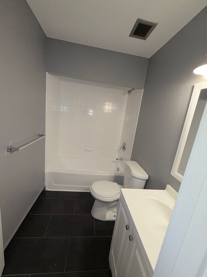 Springfield Apartment: 122 Chestnut Street