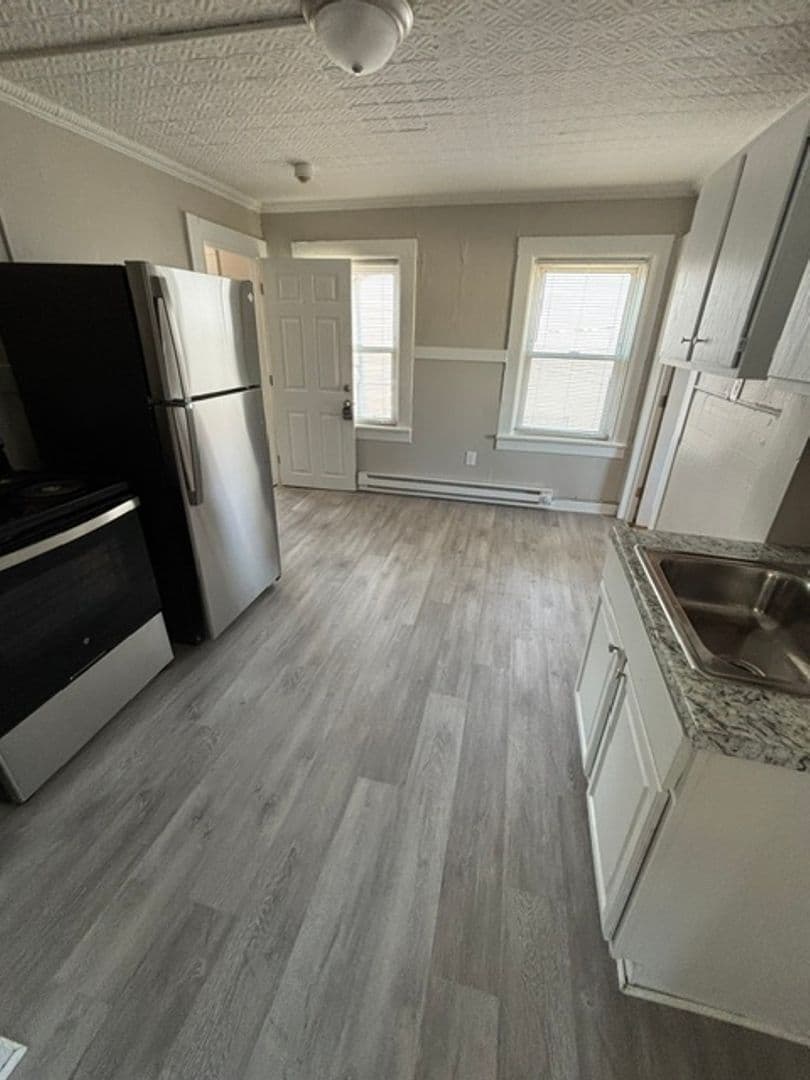 Holyoke Apartment: 77 Walnut