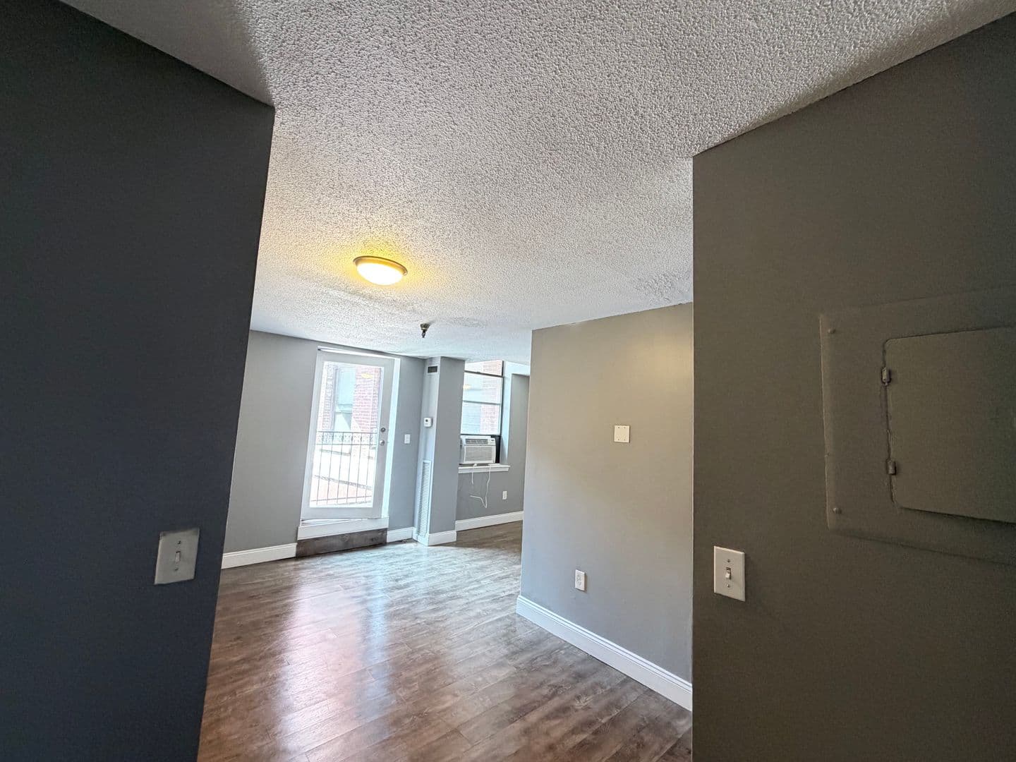 Springfield Apartment: 122 Chestnut Street