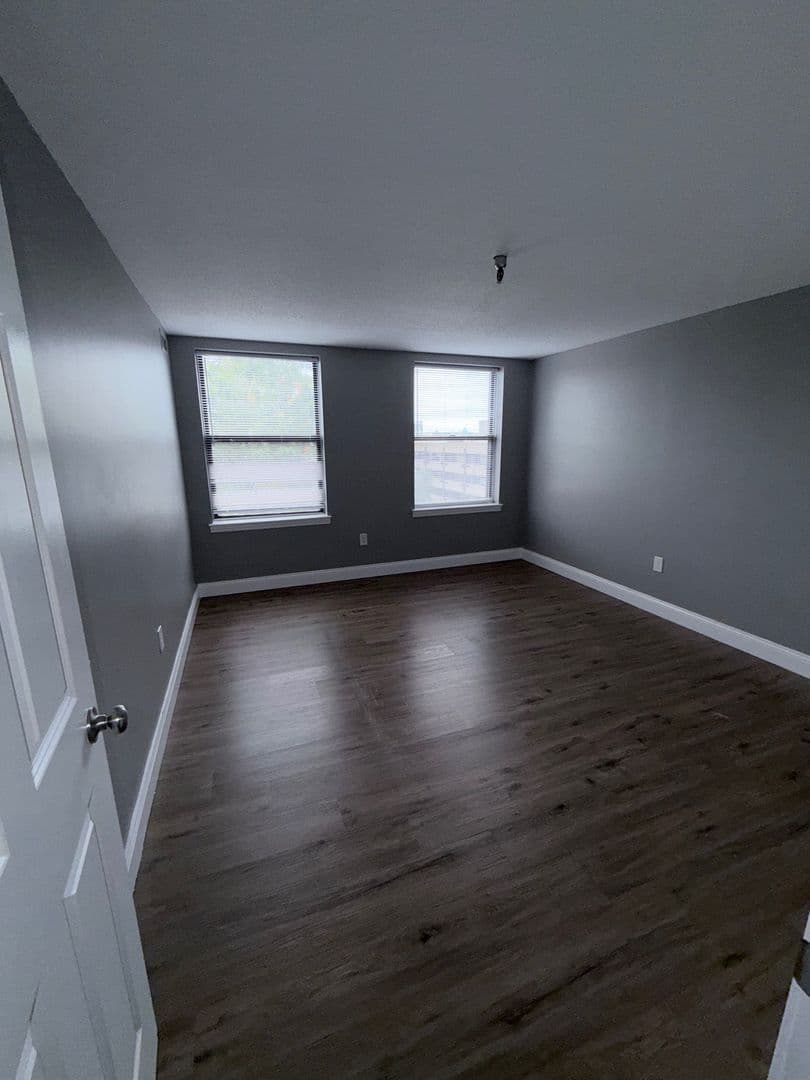 Springfield Apartment: 122 Chestnut Street