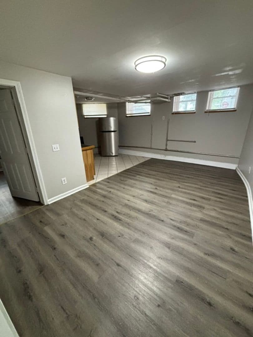 Springfield Apartment: 66 Mattoon St