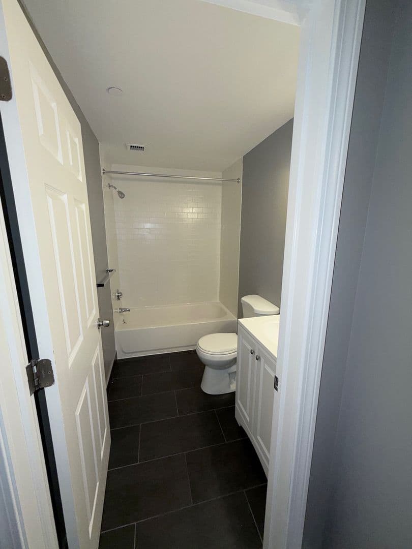 Springfield Apartment: 122 Chestnut Street
