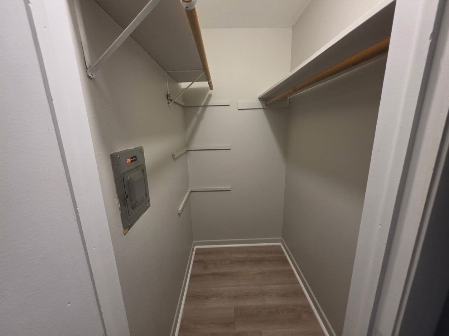 West Springfiled Apartment: 1717 Riverdale Street