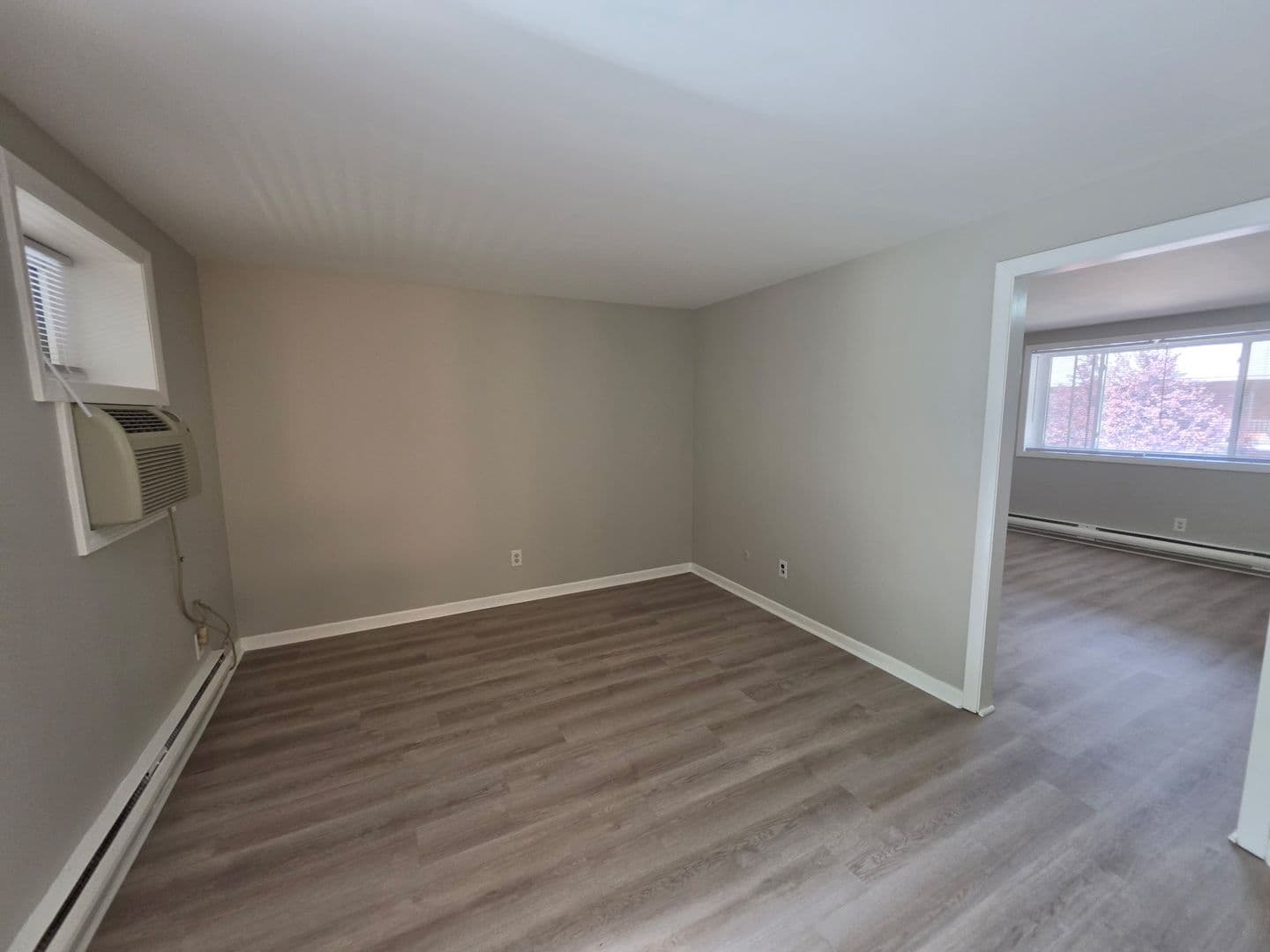 West Springfiled Apartment: 1717 Riverdale Street