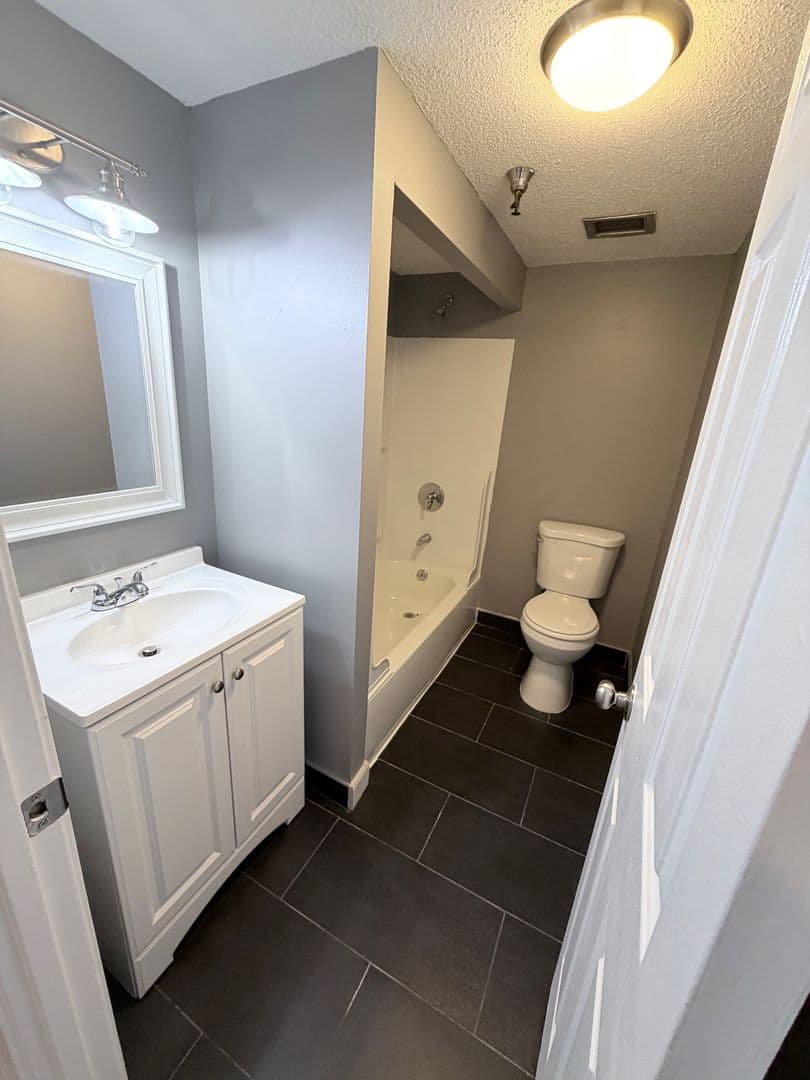Springfield Apartment: 122 Chestnut Street