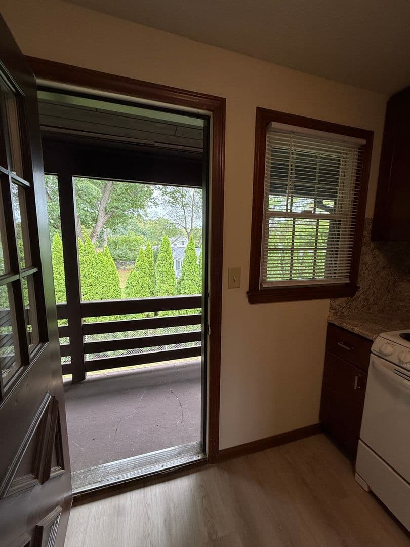 Agawam Apartment: 643 Suffield St