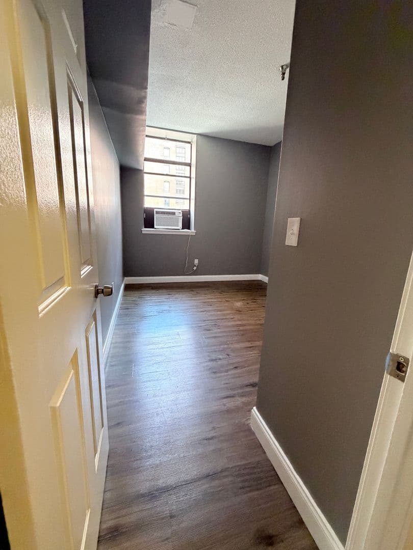 Springfield Apartment: 122 Chestnut Street