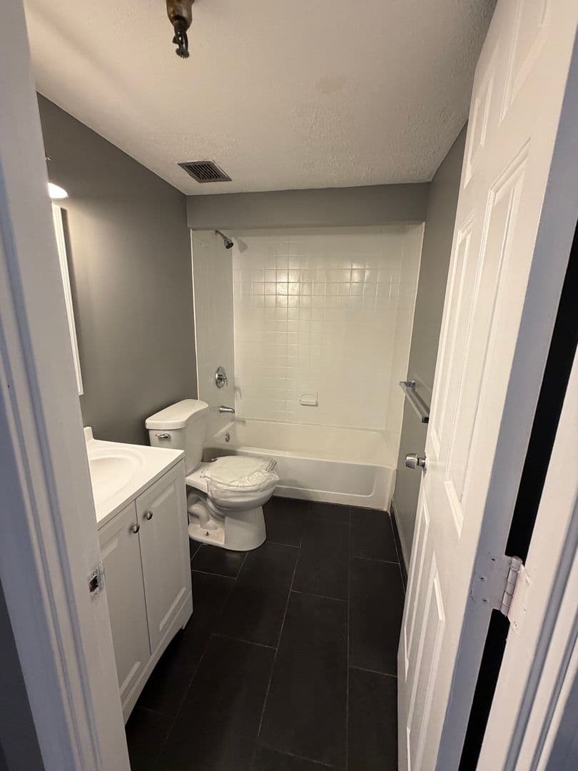 Springfield Apartment: 122 Chestnut Street