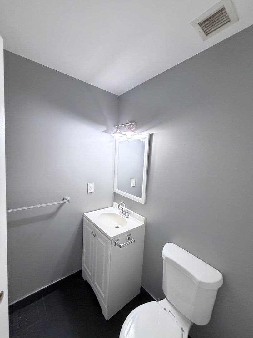 Springfield Apartment: 122 Chestnut Street