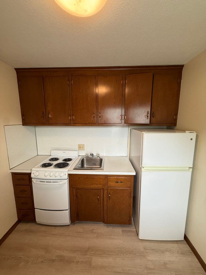 Agawam Apartment: 643 Suffield St