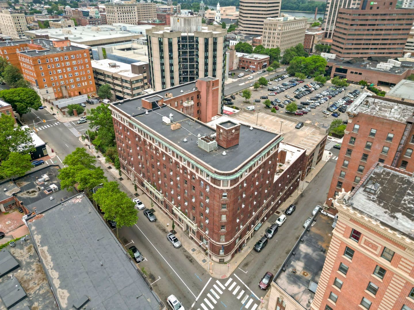 Springfield Apartment: 122 Chestnut Street