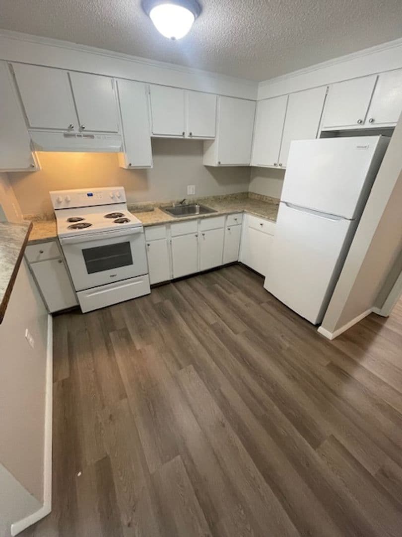 West Springfield Apartment: 1059-1071 Memorial Ave