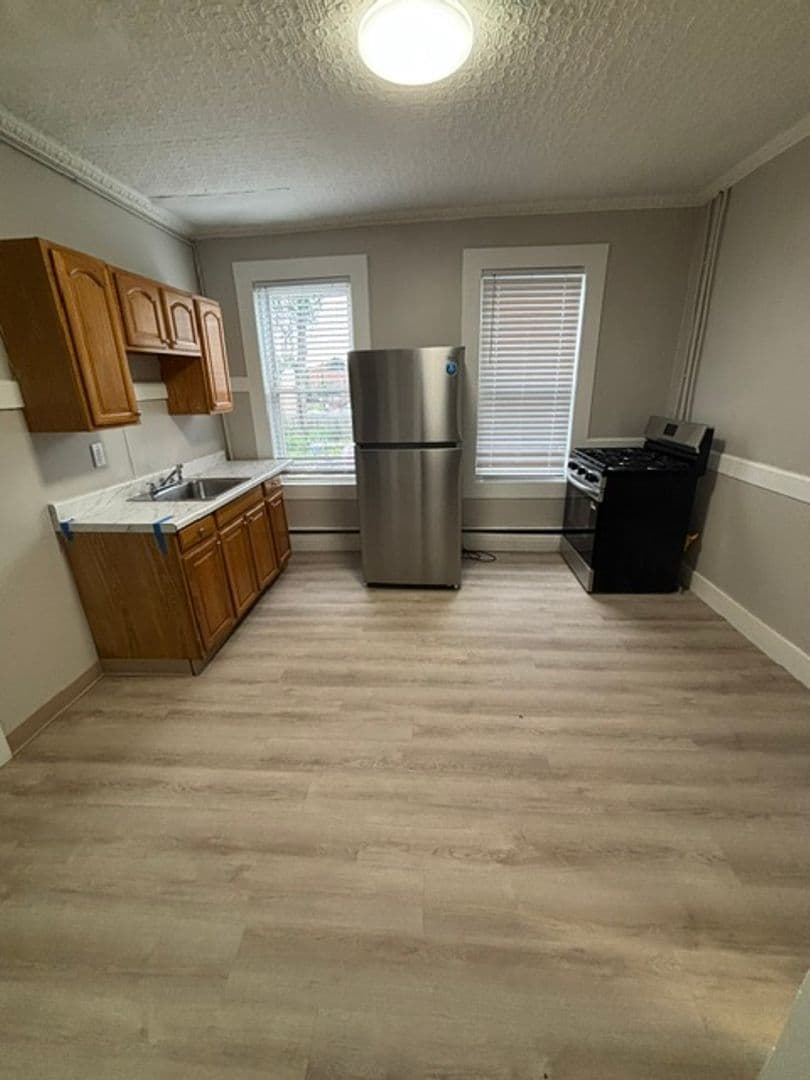 Holyoke Apartment: 126-128 Beech St