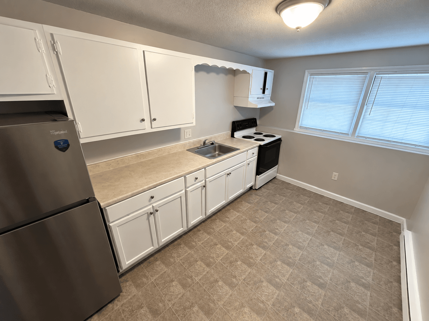 Springfield Apartment: 129-135 White St