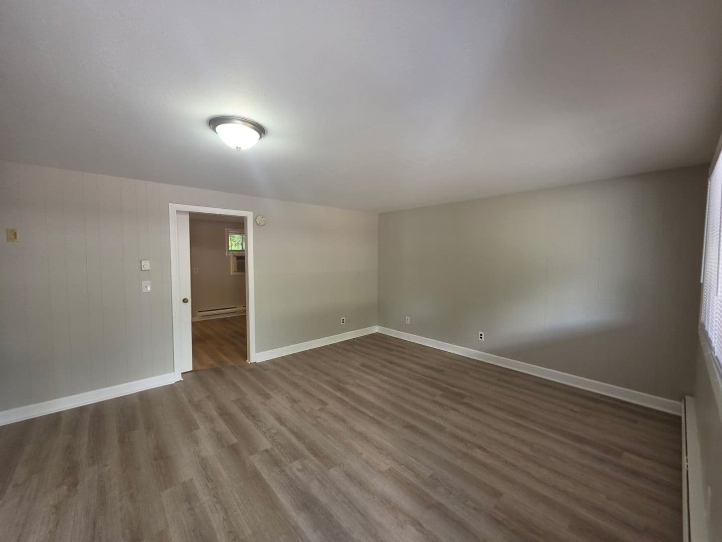 West Springfiled Apartment: 1717 Riverdale Street