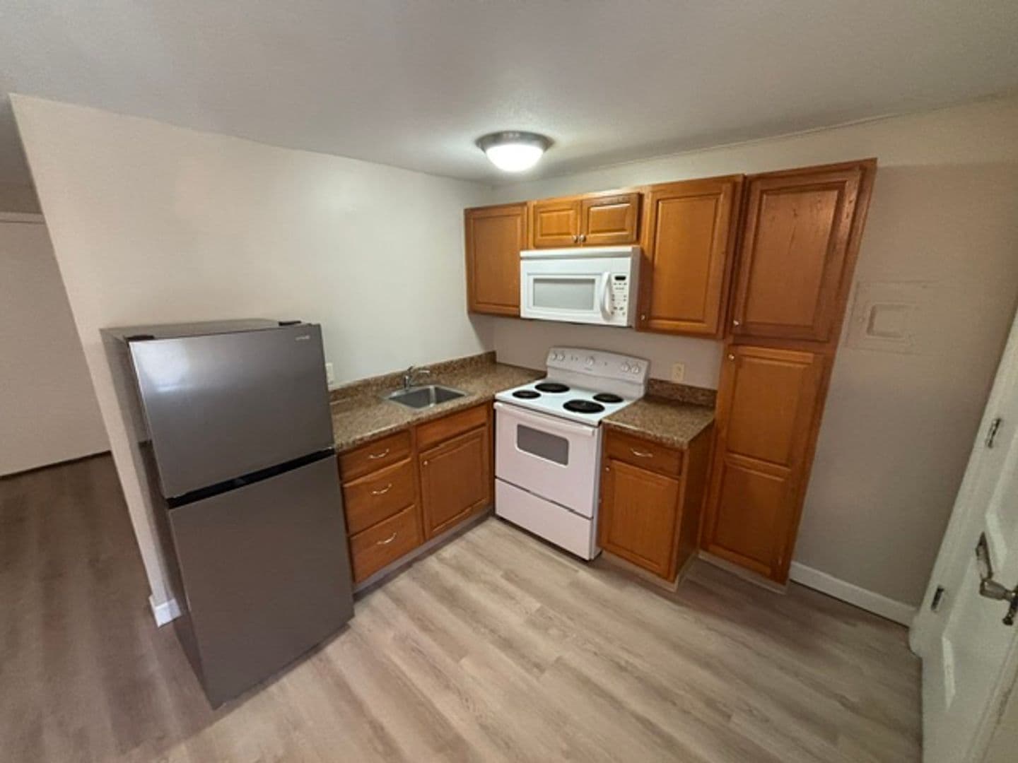 West Springfiled Apartment: 1721 Riverdale Street