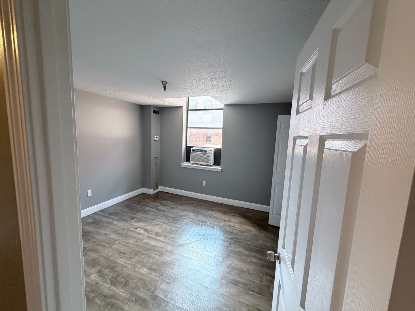 Springfield Apartment: 122 Chestnut Street