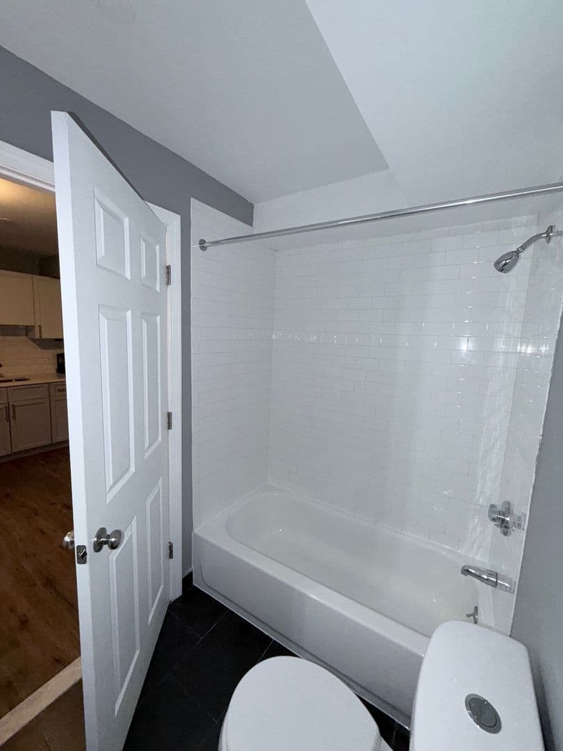 Springfield Apartment: 122 Chestnut Street