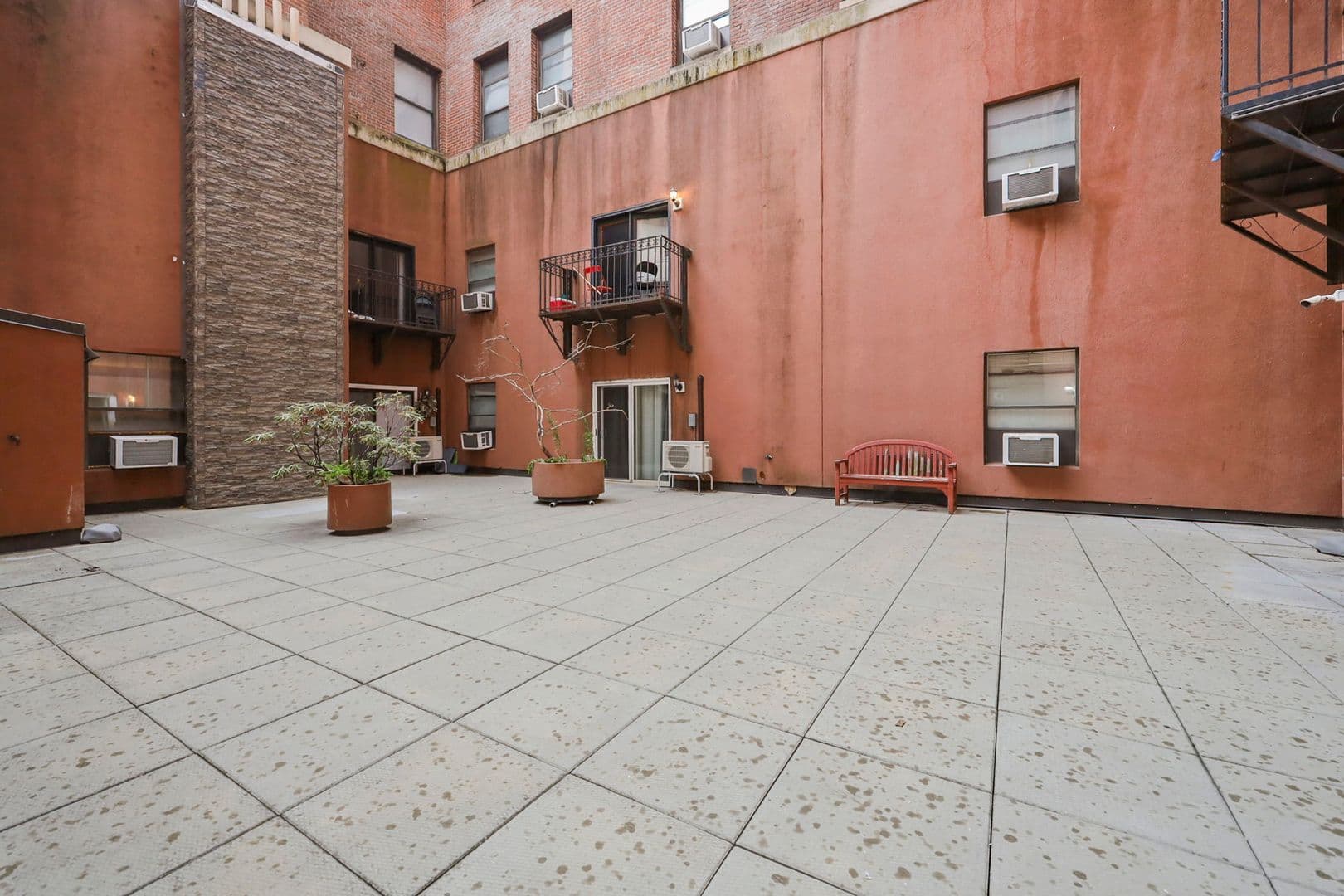 Springfield Apartment: 122 Chestnut Street