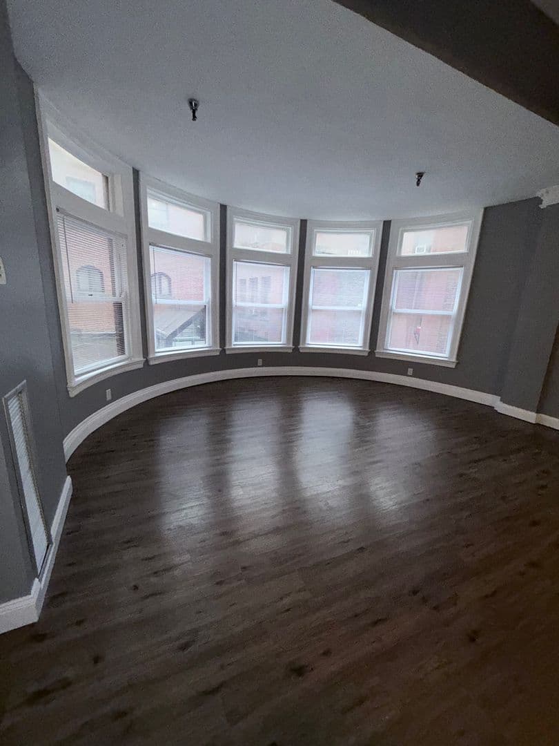 Springfield Apartment: 122 Chestnut Street