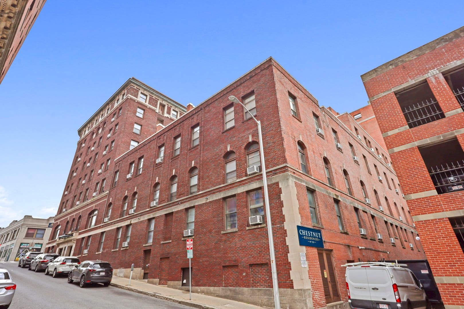Springfield Apartment: 122 Chestnut Street