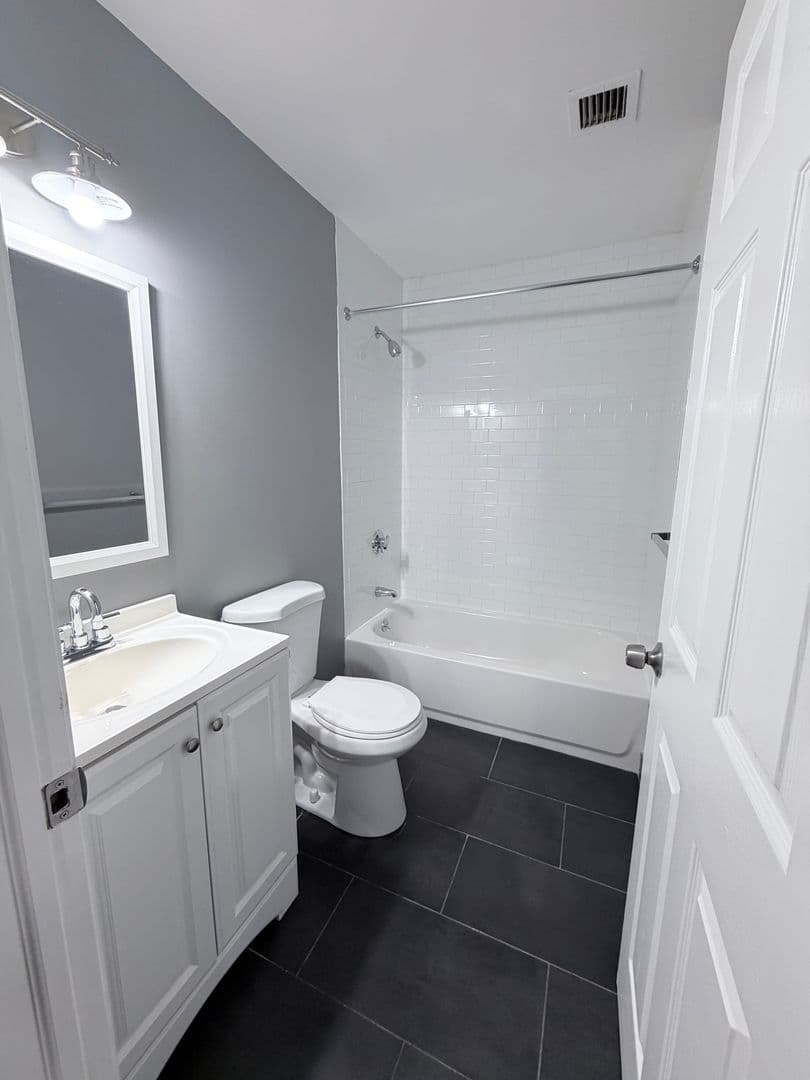 Springfield Apartment: 122 Chestnut Street