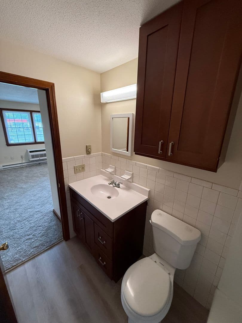 Agawam Apartment: 643 Suffield St