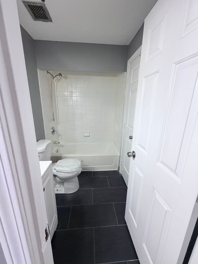 Springfield Apartment: 122 Chestnut Street